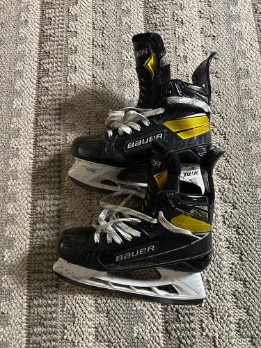 2020 Bauer Supreme Ultrasonic Hockey Skates 8.5 (Used)
