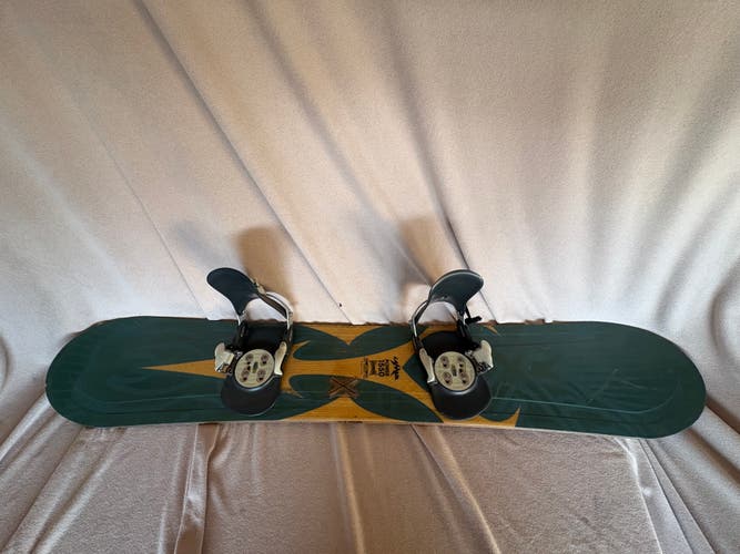 La Mar Snowboard With Bindings 155 cm (Used)