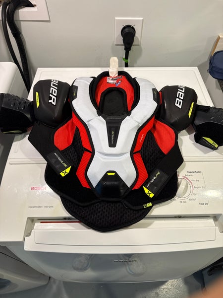 Men's Large Senior Bauer Vapor Hyperlite Shoulder Pads (Used)
