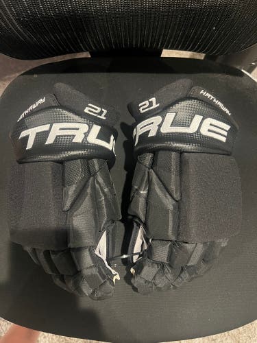 True Catalyst 9x Gloves 14" Pro Stock (New) - Boston Bruins - Garnet Hathaway