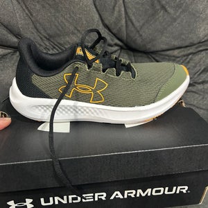 Unisex 4.5Y (Big Kids / Youth) Youth Under Armour Shoes (New)
