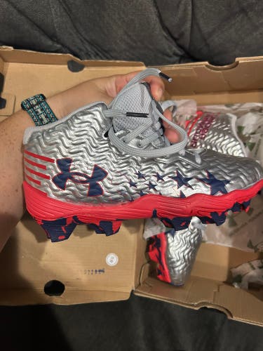 Silver Unisex 4Y (Big Kids / Youth) Youth Under Armour Cleats (New)