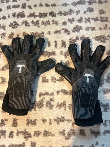 Medium/Large Goalie Gloves (Used)