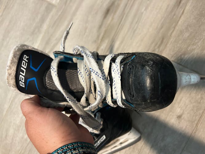 Bauer Hockey Skates Regular Width 12 youth (Used)