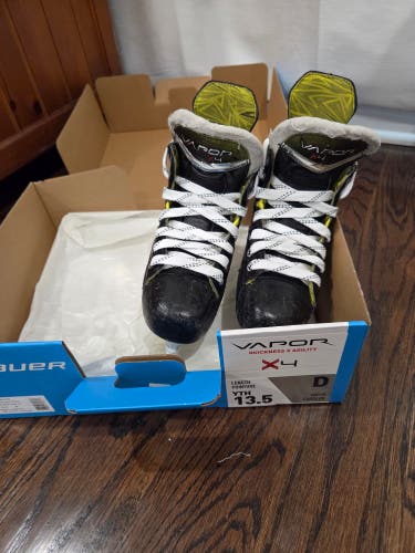 Bauer Vapor X4 Hockey Skates Regular Width 13.5 (Used)