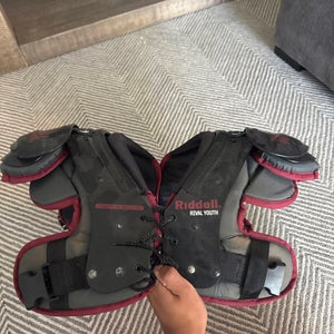 Medium Youth Riddell Rival Youth Shoulder Pads (Used)
