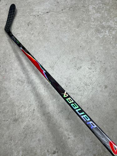 77 Flex P28 Senior Bauer Flylite Right Hand Hockey Stick Pro Stock (Used)
