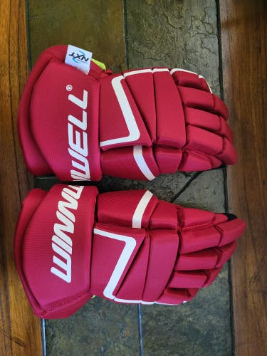 Winnwell AMP500 Gloves 14" (Used)