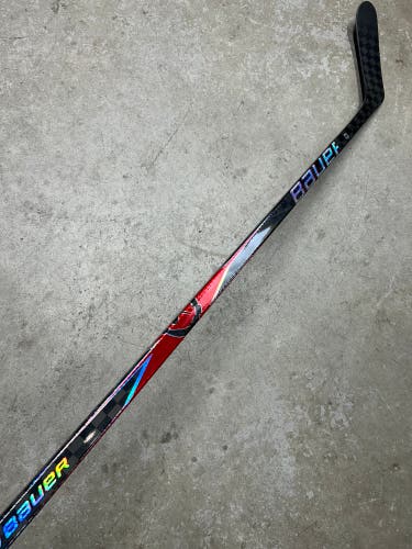 87 Flex P28M Senior Bauer Proto2 Left Hand Hockey Stick Pro Stock (Used)