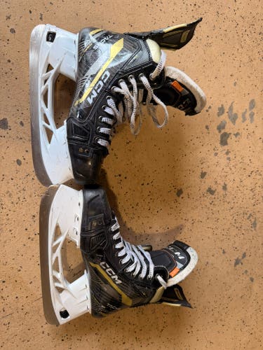 Black 2022 CCM AS-V Pro Hockey Skates Regular Width 7 (Used)