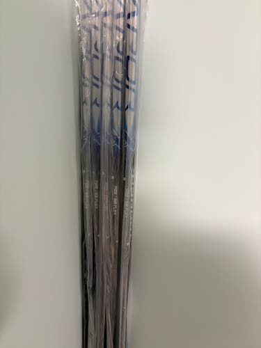 Intermediate Bauer Vapor Flylite Left Hand Hockey Stick P28 65 Flex (New)