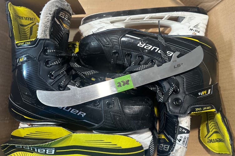 Black 2022 Bauer Supreme M4 Hockey Skates Size 4.5 (Used)