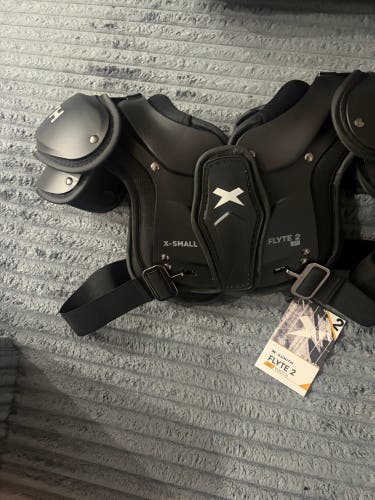 X Small Youth Xenith Flyte Shoulder Pads (New)