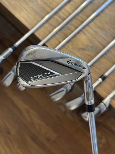 Taylormade Stealth Iron Set (4-PW)  KBS Max MT S 85 shafts (stiff)