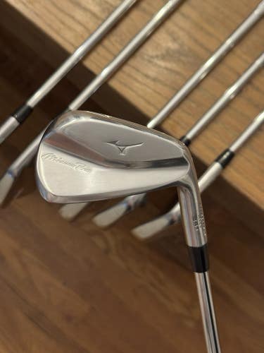Mizuno Pro 241 Iron Set (5-PW) Dynamic Gold X100 shafts (xtra stiff)