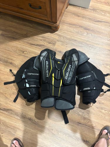 Small Bauer Supreme S27 Goalie Chest Protector (Used)