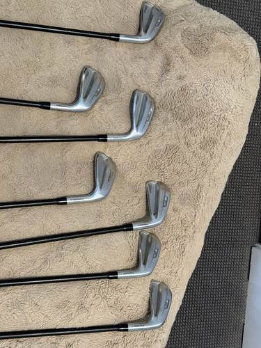 Men's 2021 Titleist 2021 T100 Right Handed Iron Set Extra Stiff Flex Graphite Shaft 37.5" (Used)