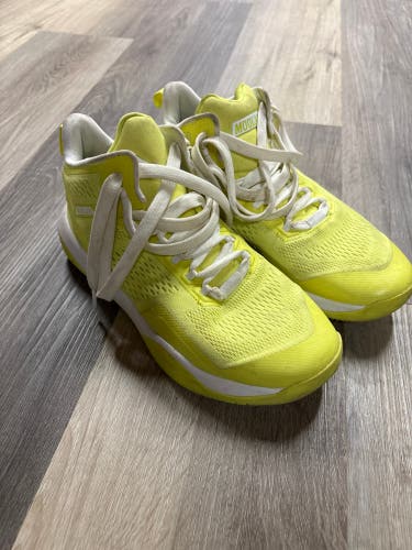 MOOLAH size 7 basketball shoes