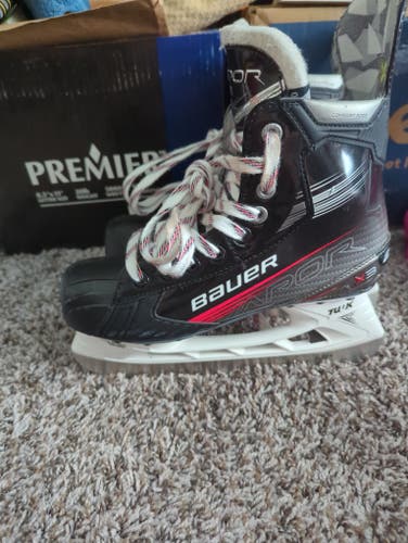 Bauer Vapor 3X Hockey Skates Regular Width 5.5 (Used)