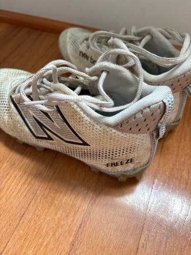 Kids 2Y Youth New Balance Lacrosse Freeze Mid Top Molded Cleats (Used)