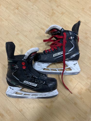 Junior Bauer Vapor X3.5 Hockey Skates Regular Width Size 3 (Used)