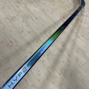 Junior Bauer Vapor Hyperlite 2 Hockey Stick Right Handed P28 40 Flex (Used)