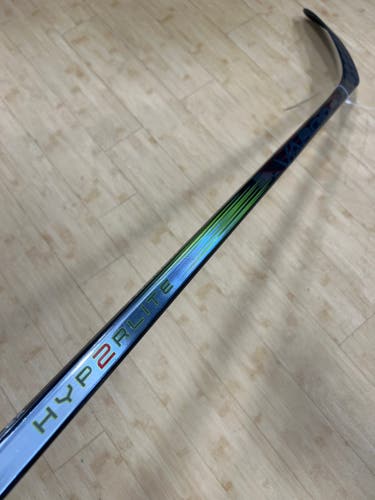 Junior Bauer Vapor Hyperlite 2 Hockey Stick Right Handed P28 40 Flex (Used)