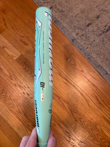 2026 Marucci Asura Composite Bat (-10) 22 oz 32" (Used)