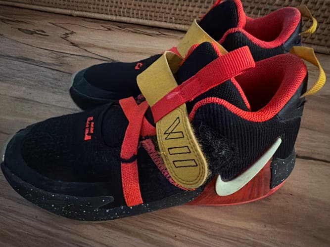 Kid's 3Y (Big Kids / Youth) Nike lebron witness 7 Shoes (Used)