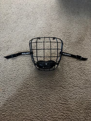 Medium Bauer True Visio Titanium lll Oreo Cage (Used-Like New)
