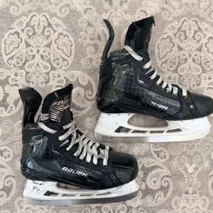2022 Bauer Supreme Mach Hockey Skates Regular Width Size 5 (Used)
