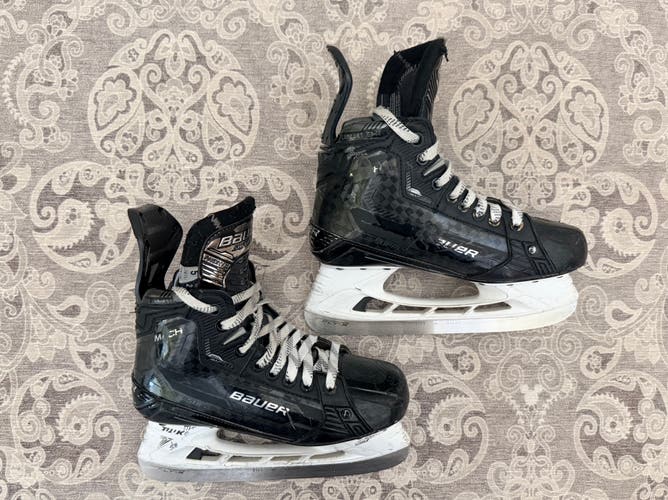 2022 Bauer Supreme Mach Hockey Skates Regular Width Size 5 (Used)