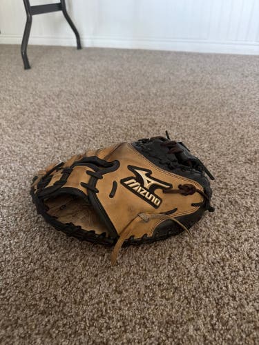 Mizuno Global Elite RH Catcher's Baseball Glove 33" (Used)