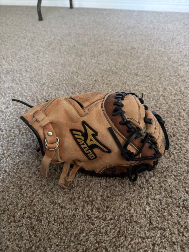 Mizuno Franchise RH Catcher's Baseball Glove 33.5" (Used)