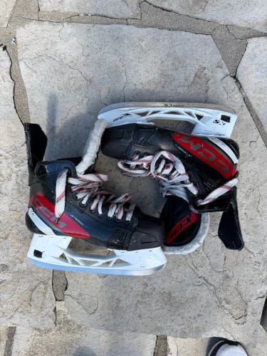 Black 2023 CCM JetSpeed FT670 Hockey Skates Regular Width 6.5 (Used)