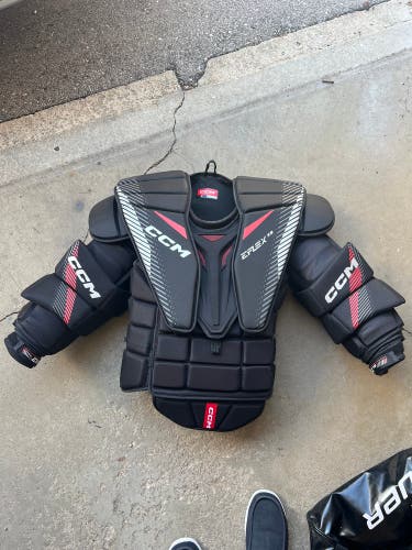 Medium 2025 CCM EFlex 7.9 Chest Protector (Used)