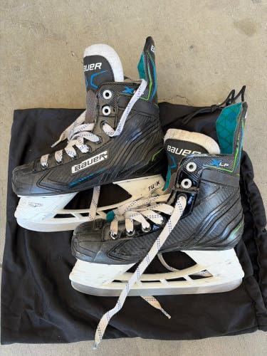 Black 2024 Bauer XLP Hockey Skates Size 3 (Used)