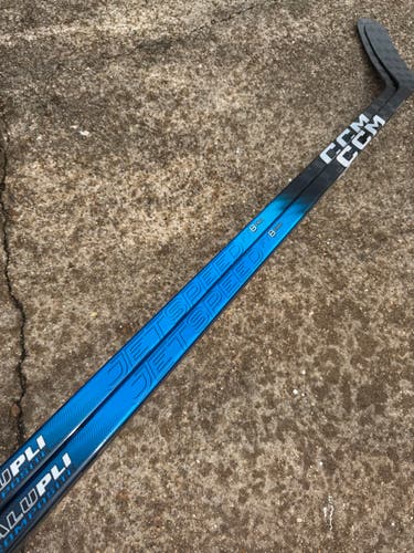 2 Pack CCM JETSPEED FT8 PRO Pro Stock Hockey Stick Grip P88M 80 Flex Left 6820