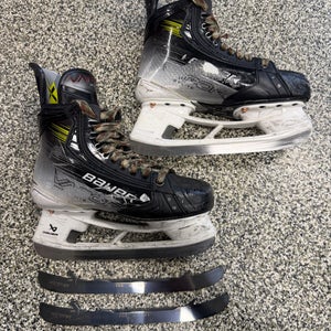 Bauer Vapor Hyperlite 2 Hockey Skates Regular Width Pro Stock Size 5 (Used)