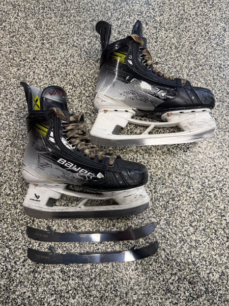 Bauer Vapor Hyperlite 2 Hockey Skates Regular Width Pro Stock Size 5 (Used)