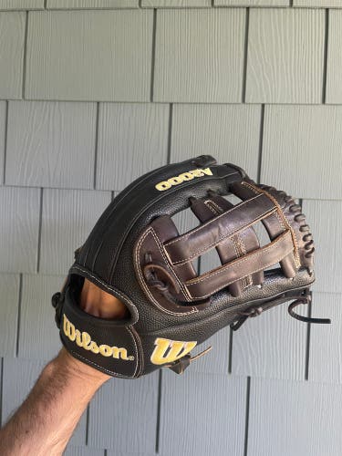 Wilson A2000 DW5 12” RH Utility Baseball Glove (Used)