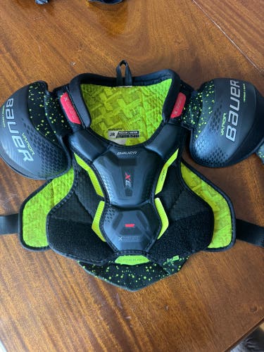 Medium Junior Bauer Vapor 3X Shoulder Pads (Used)