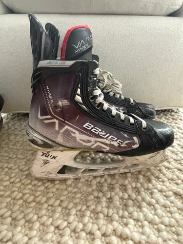 2021 Bauer Vapor Hyperlite Hockey Skates Regular Width Pro Stock 8.5 (Used)
