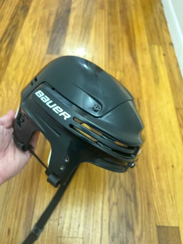 Medium Bauer 4500 Helmet (Used)