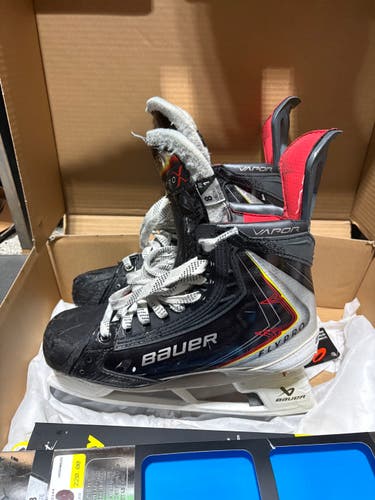 2025 Bauer Vapor Flypro Hockey Skates Size 8 Fit 1 (Used)- FREE SHIPPING