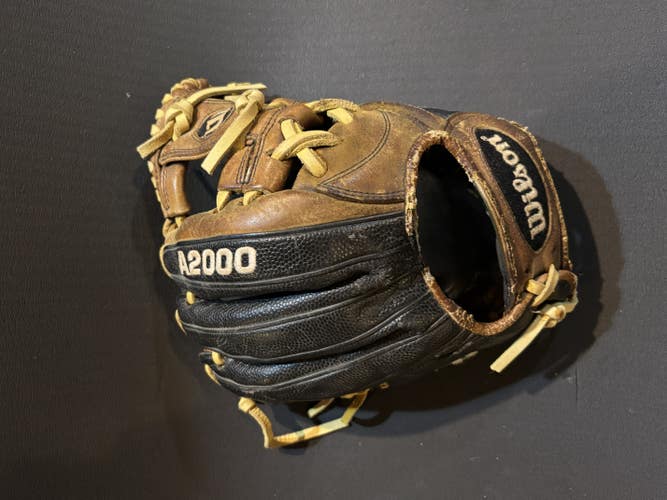 Infield RH Wilson A2000 1786 Baseball Glove 11.5" (Used)