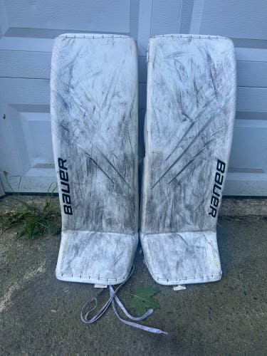 Large Bauer Vapor Hyperlite Goalie Leg Pads (Used)