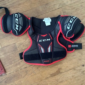 Men's Large Youth CCM JetSpeed Edge Shoulder Pads (Used)
