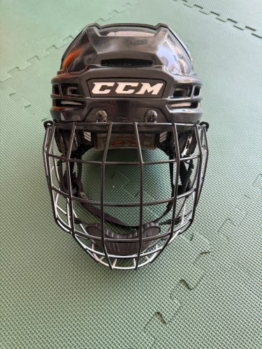 Medium CCM Tacks 910 Helmet (Used)