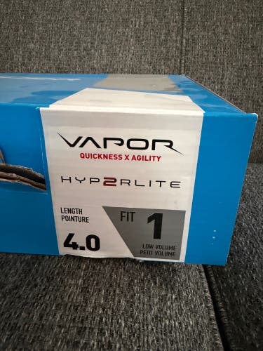 Black 2023 Bauer Vapor Hyperlite 2 Hockey Skates Fit 1 Size 4 (Used)